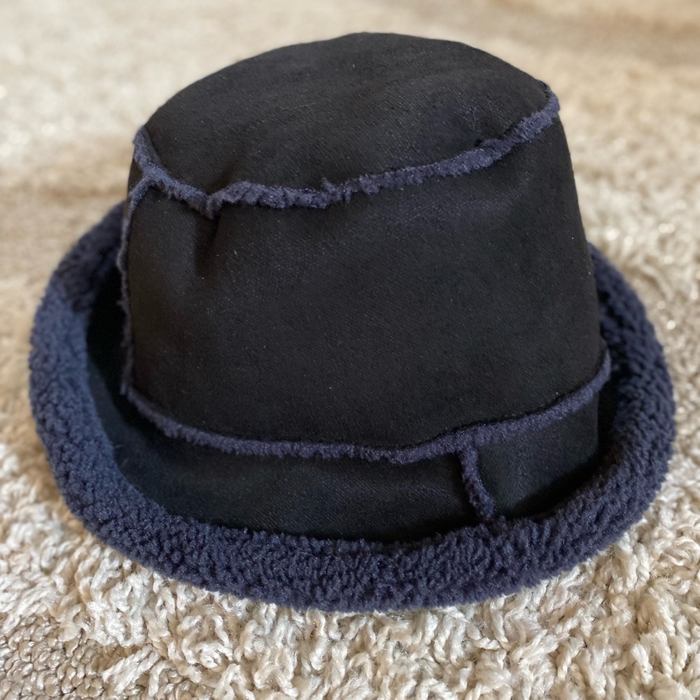 SUEDE/FAUX SHEARING BUCKET HAT, NWT!